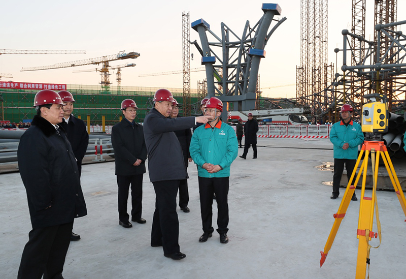 2月23日至24日,中共中央总书记、国家主席、中央军委主席习近平在北京考察。这是23日下午,习近平在北京新机场主航站楼建设工地考察。
