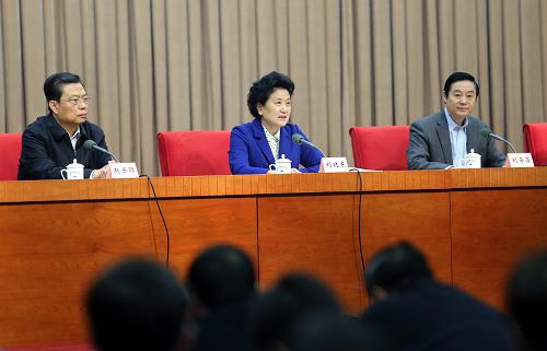 12月24日,中共中央组织部、中共中央宣传部、中共教育部党组在北京召开第二十二次全国高校党的建设工作会议。中共中央政治局委员、国务院副总理刘延东主持会议。中共中央政治局委员、中宣部部长刘奇葆讲话。中共中央政治局委员、中组部部长赵乐际出席会议。新华社记者 姚大伟 摄