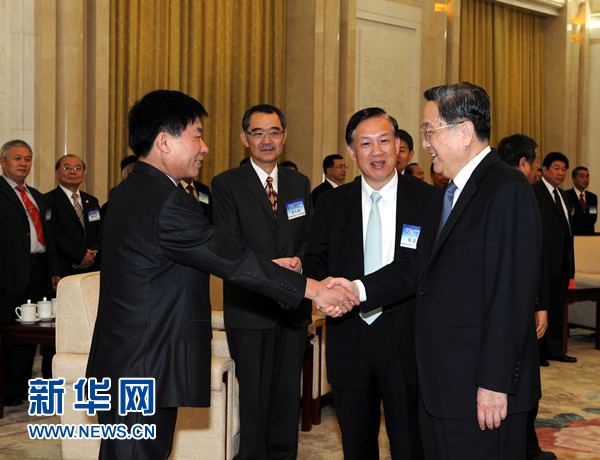 7月7日,中共中央政治局常委、全国政协主席俞正声在北京会见赖正镒理事长率领的台湾商业总会大陆经贸考察团一行。 新华社记者 饶爱民 摄