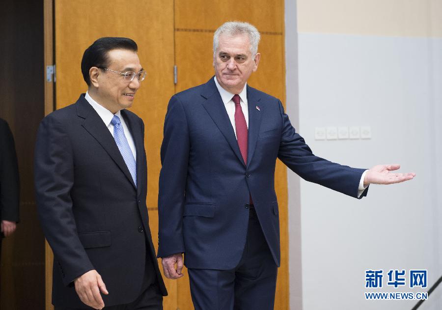 12月18日,国务院总理李克强在贝尔格莱德会见塞尔维亚总统尼科利奇。 新华社记者 黄敬文 摄