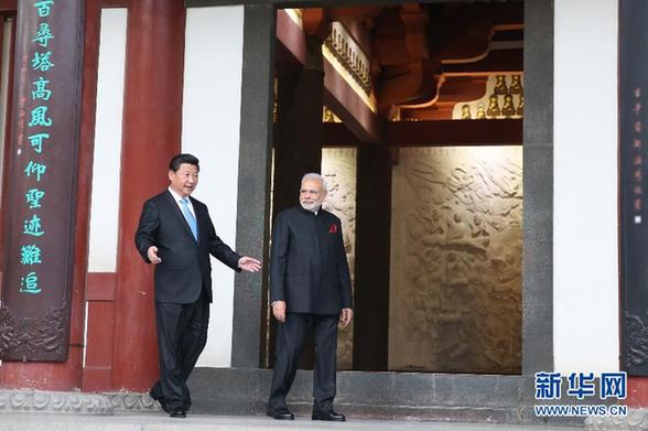 习近平同印度总理莫迪在西安参观 习近平同印度总理莫迪在西安参观
