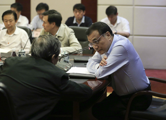 李克强连夜召开会议部署进一步救援工作 李克强连夜召开会议部署进一步救援工作