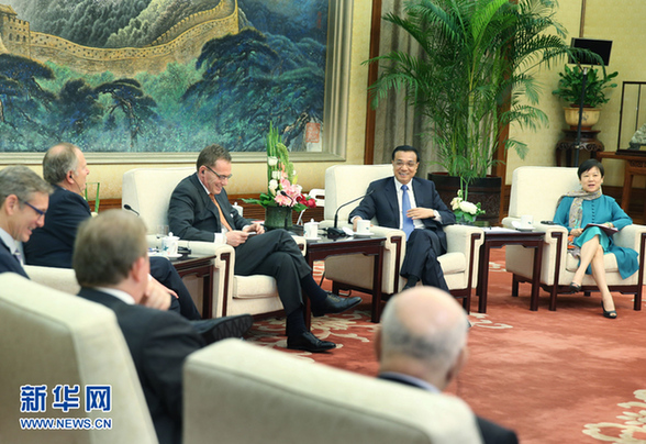 李克强分别会见出席全球首席执行官委员会第三届 圆桌峰会的代表、联合国工业发展组织总干事李勇 李克强分别会见出席全球首席执行官委员会第三届 圆桌峰会的代表、联合国工业发展组织总干事李勇