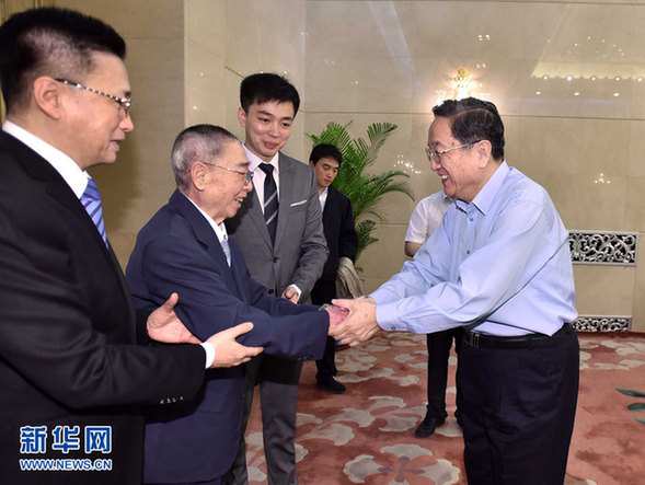 俞正声出席谭元寿先生舞台生活80周年座谈会