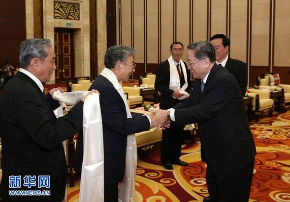 俞正声亲切看望向巴平措、帕巴拉·格列朗杰等