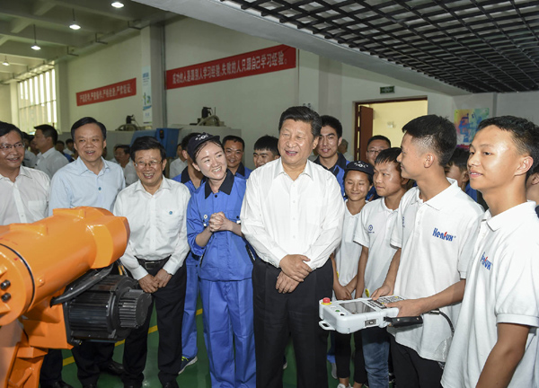 习近平考察贵州:贵州发展大数据确实有道理